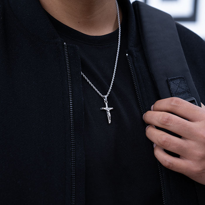 Jesucristo ( Incluye cadena y dije )( Acero inoxidable )