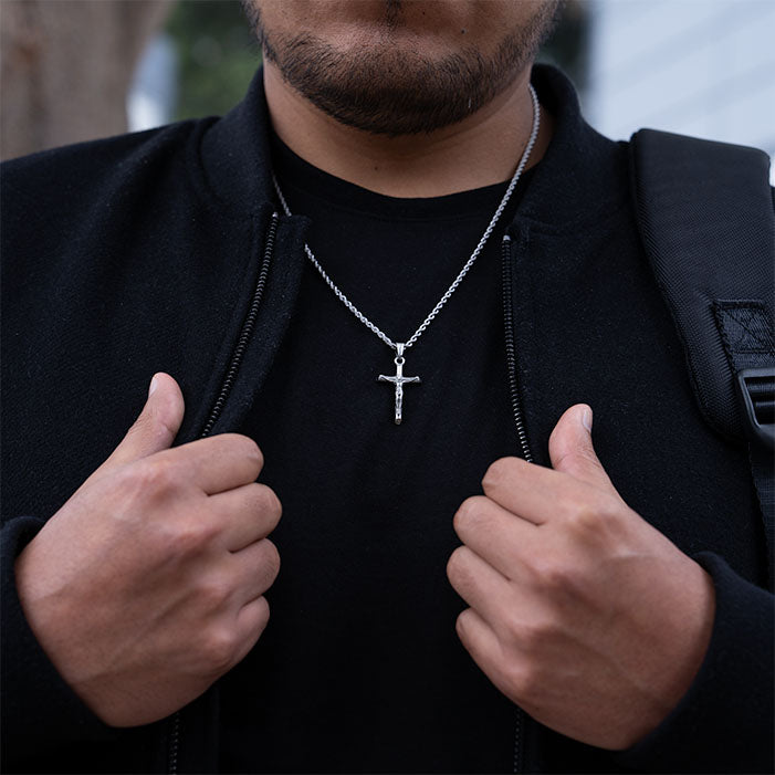 Jesucristo ( Incluye cadena y dije )( Acero inoxidable )