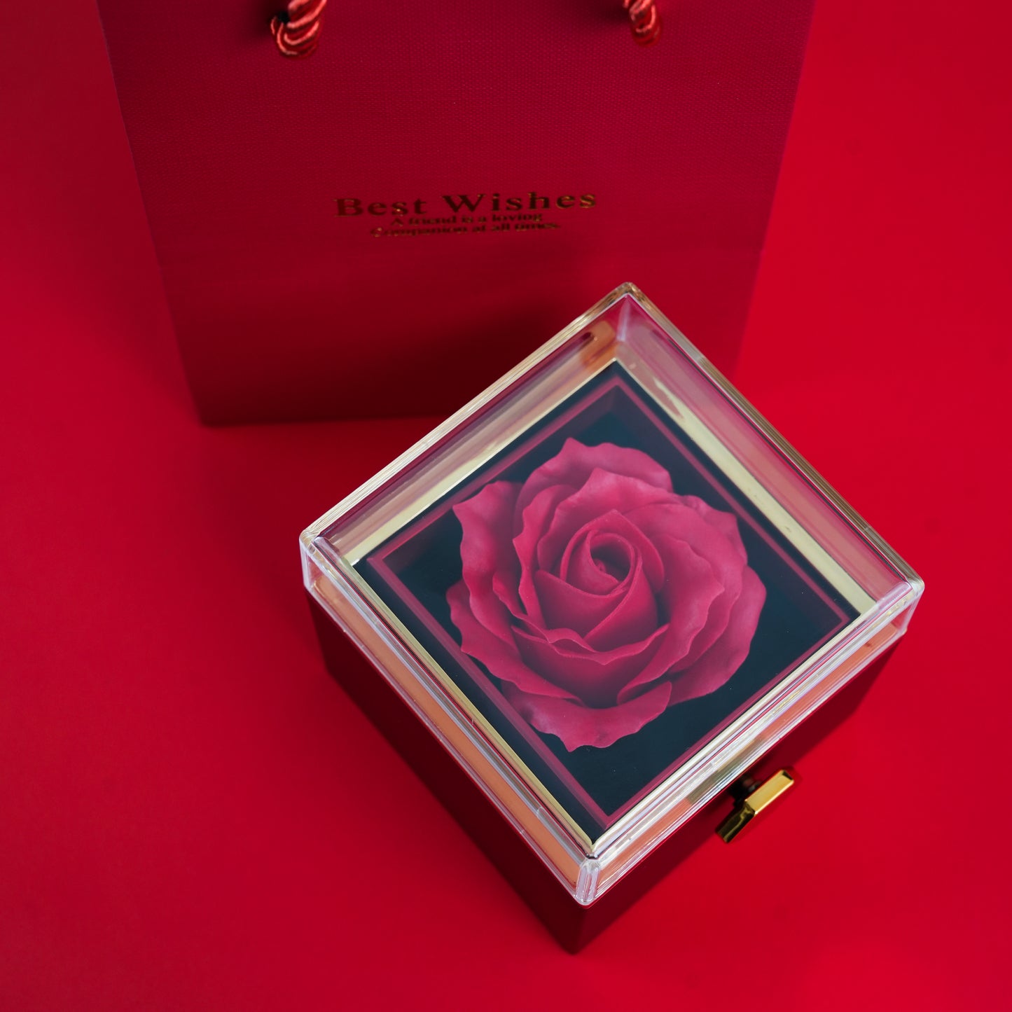 Rosa Eterna (Giratorio) + Collar corazón (Acero inoxidable con baño de oro 18K) + Bolsa de regalo + 1 Rosa