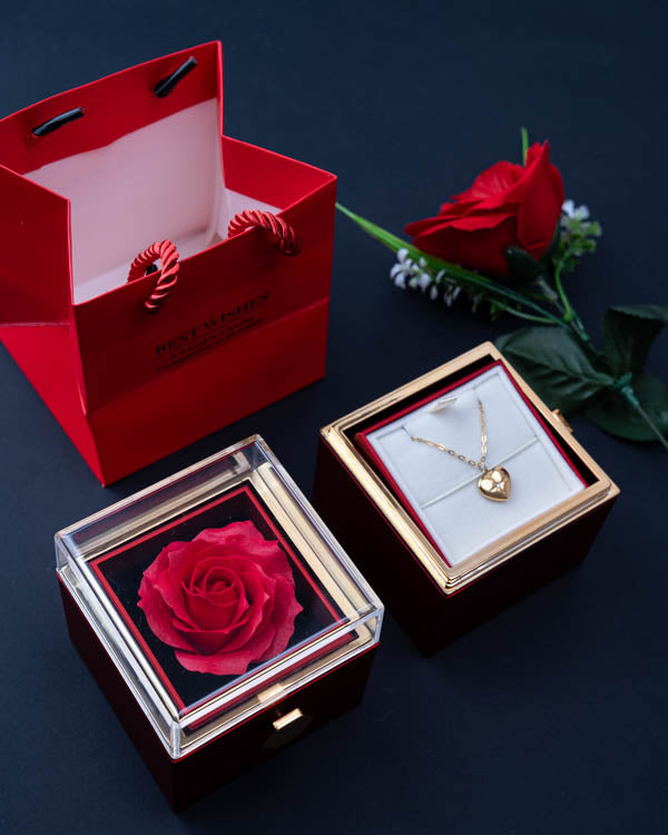 Rosa Eterna (Giratorio) + Collar corazón (Acero inoxidable con baño de oro 18K) + Bolsa de regalo + 1 Rosa