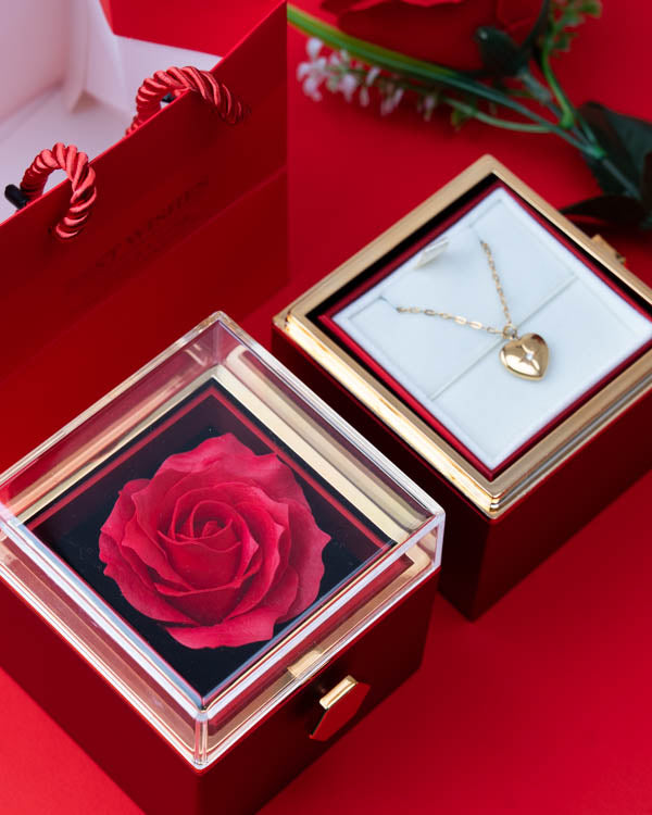 Rosa Eterna (Giratorio) + Collar corazón (Acero inoxidable con baño de oro 18K) + Bolsa de regalo + 1 Rosa