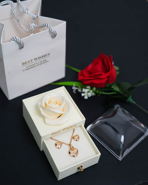 Cofre Rosa Eterna + Collar y Aretes Corazón (Acero inoxidable con baño de oro rosa) + Bolsa de regalo + 1 Rosa