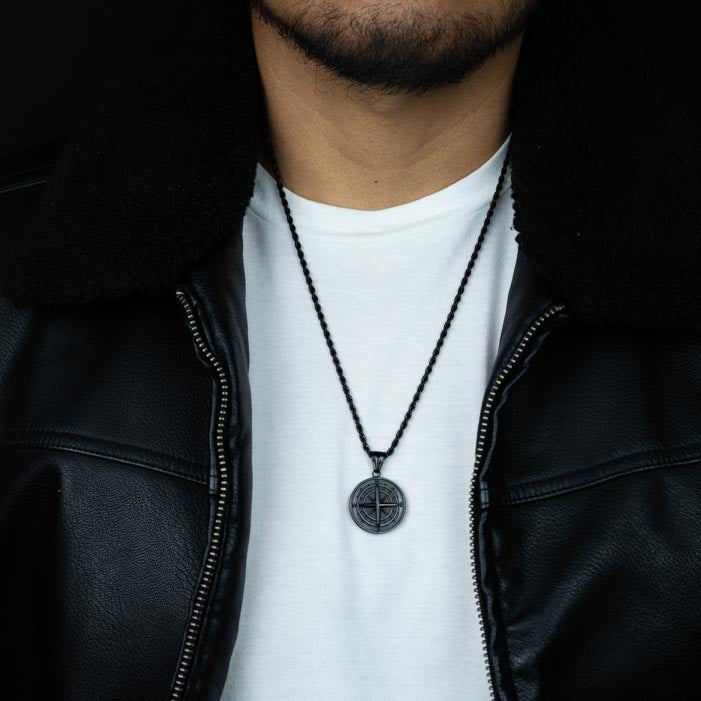 Deep Focus - Negro ( Incluye cadena y dije )( Acero inoxidable )