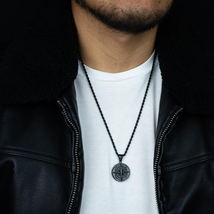 Deep Focus - Negro ( Incluye cadena y dije )( Acero inoxidable )