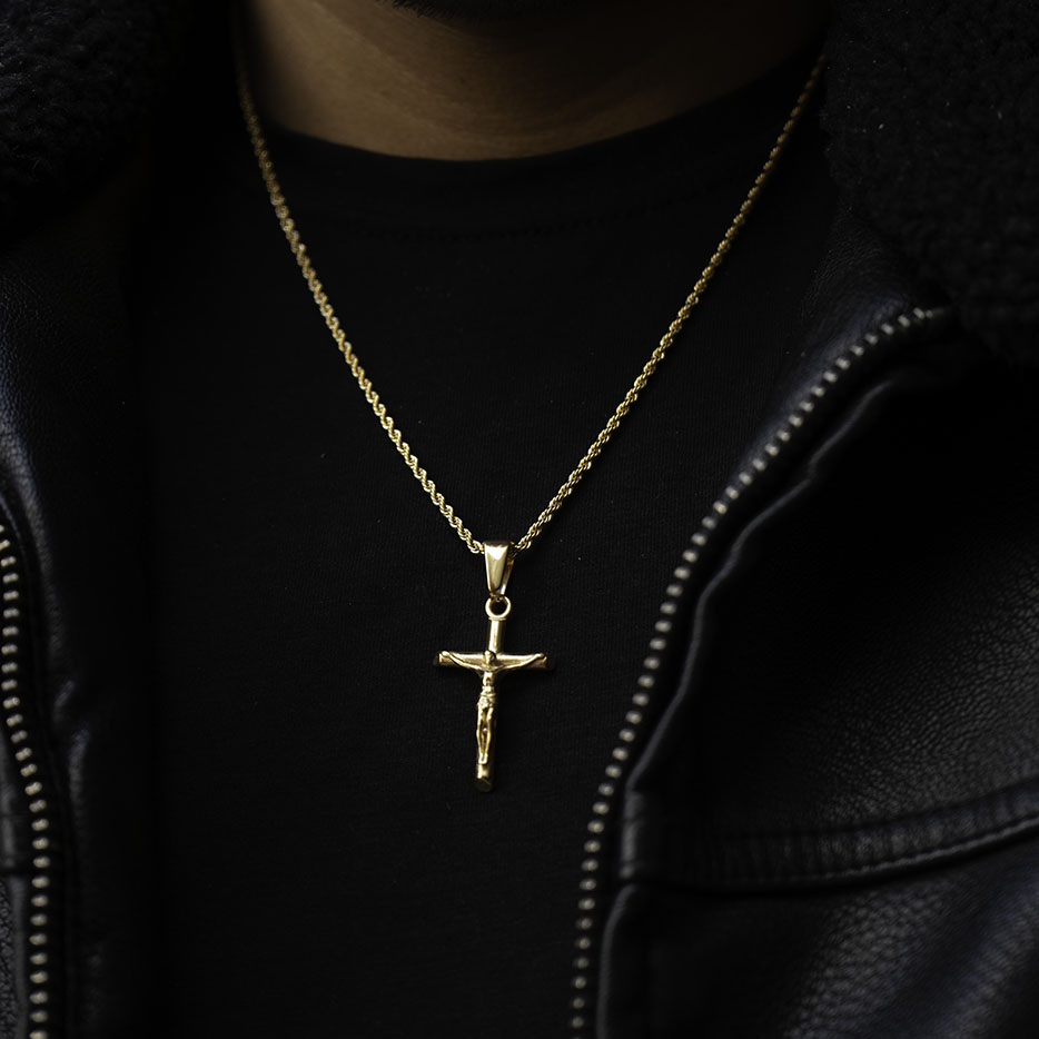 Jesucristo Gold ( Incluye cadena y dije )( Acero inoxidable )(baño de oro 18k)