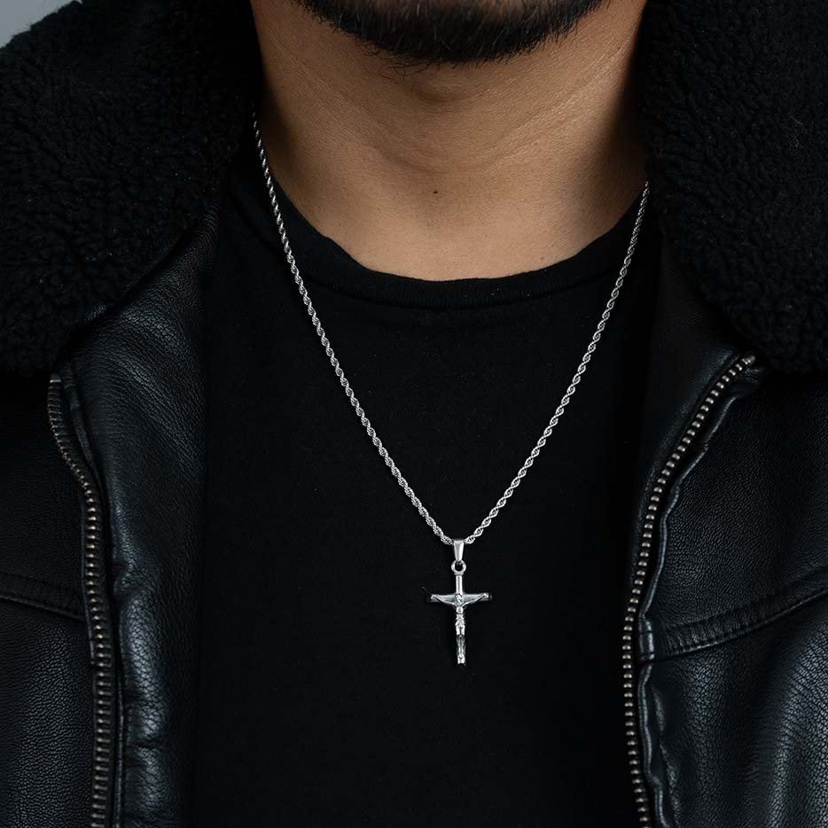 Jesucristo ( Incluye cadena y dije )( Acero inoxidable )