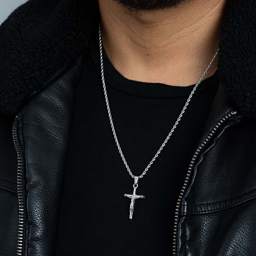 Jesucristo ( Incluye cadena y dije )( Acero inoxidable )