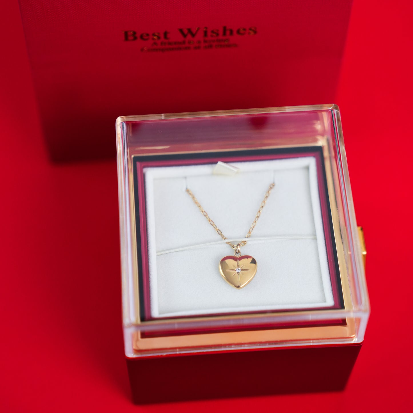 Rosa Eterna (Giratorio) + Collar corazón (Acero inoxidable con baño de oro 18K) + Bolsa de regalo + 1 Rosa