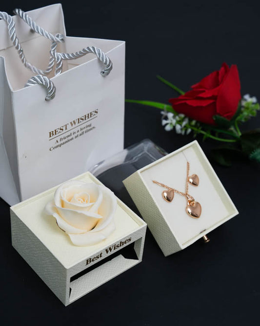 Cofre Rosa Eterna + Collar y Aretes Corazón (Acero inoxidable con baño de oro rosa) + Bolsa de regalo + 1 Rosa