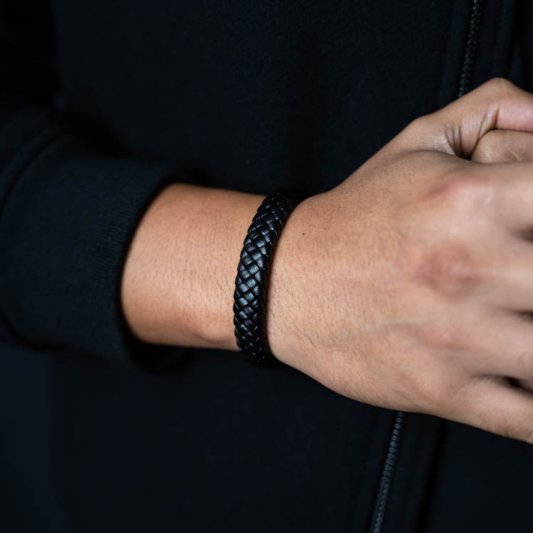 Black Classic 2.0 ( Acero y Microfibra de cuero )( Talla ajustable ) -