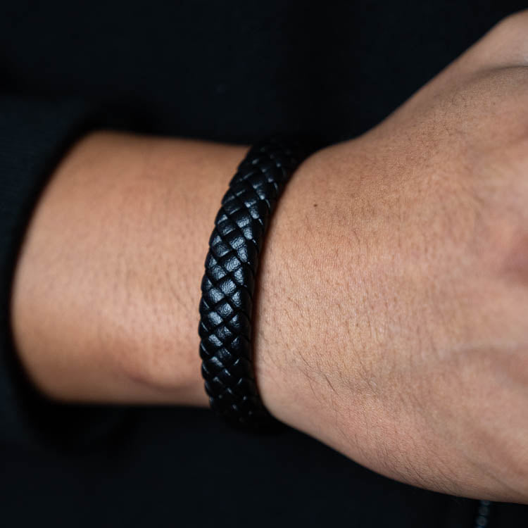 Black Classic 2.0 ( Acero y Microfibra de cuero )( Talla ajustable ) -