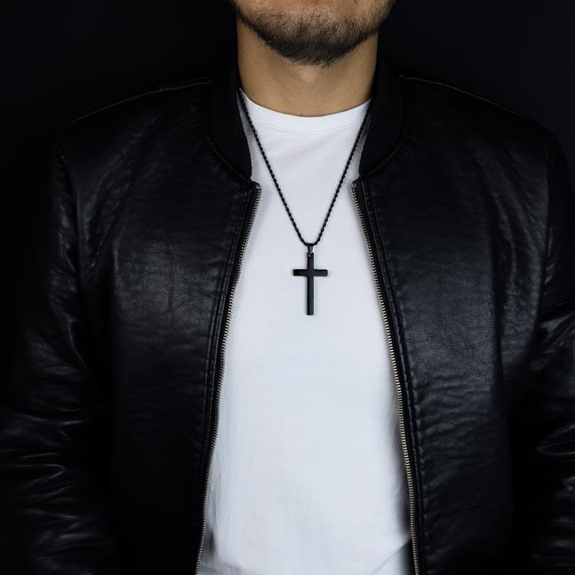 Cruz negro( Incluye cadena y dije )( Acero inoxidable ) GRATIS x compras de 300 soles