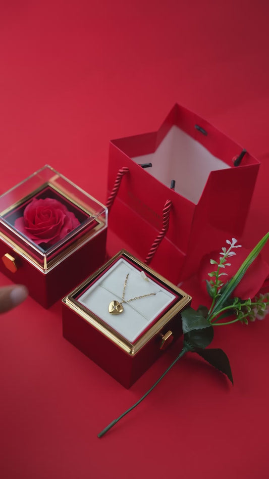 Rosa Eterna (Giratorio) + Collar corazón (Acero inoxidable con baño de oro 18K) + Bolsa de regalo + 1 Rosa